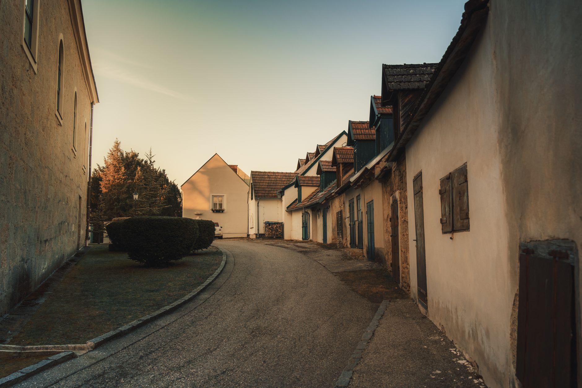 Immobilien: Wohnhaus in ruhiger Wohnlage