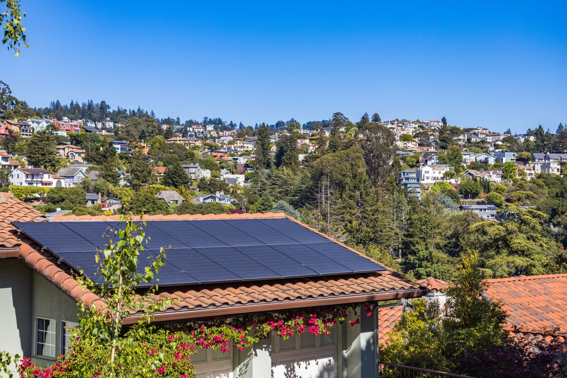 Photovoltaik: Solaranlage auf dem Dach eines Wohnhauses